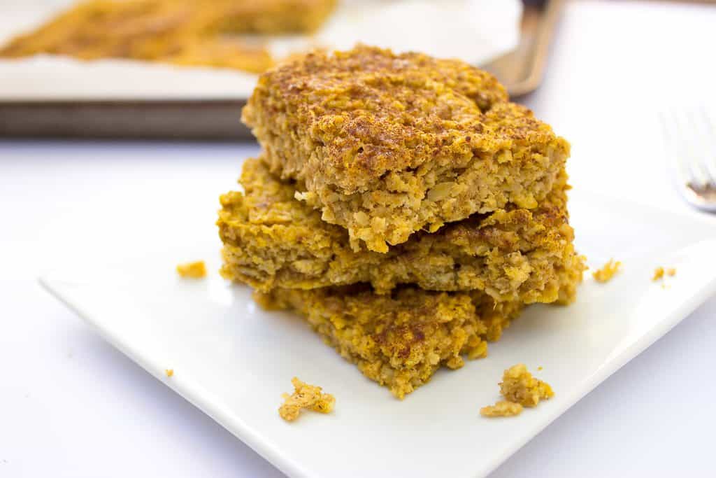 Pumpkin Baked Oatmeal Bars | mamaknowsnutrition.com