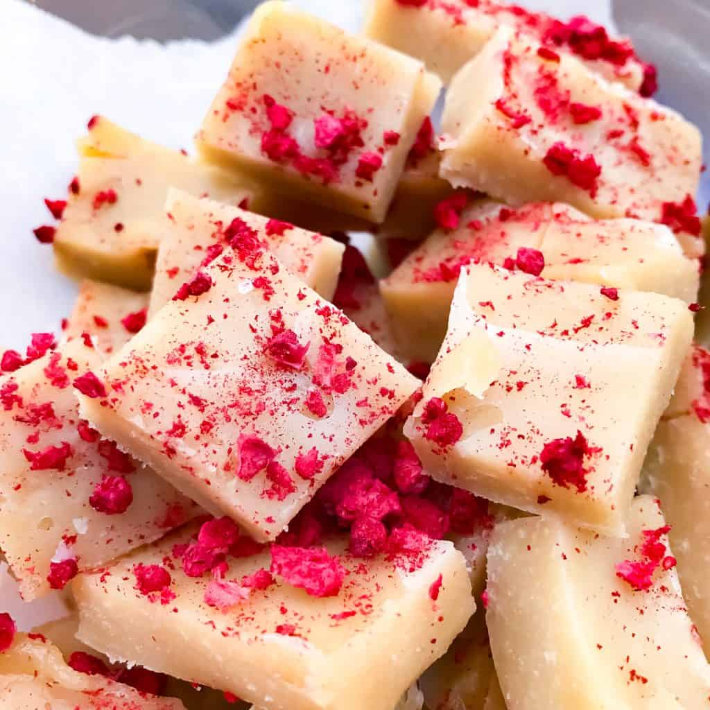 Raspberry Vanilla Fudge Bites | mamaknowsnutrition.com