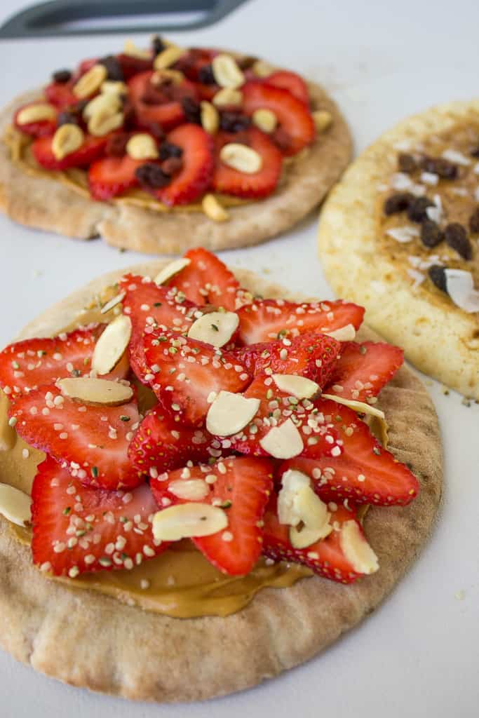 trail mix pita pizza | mamaknowsnutrition.com