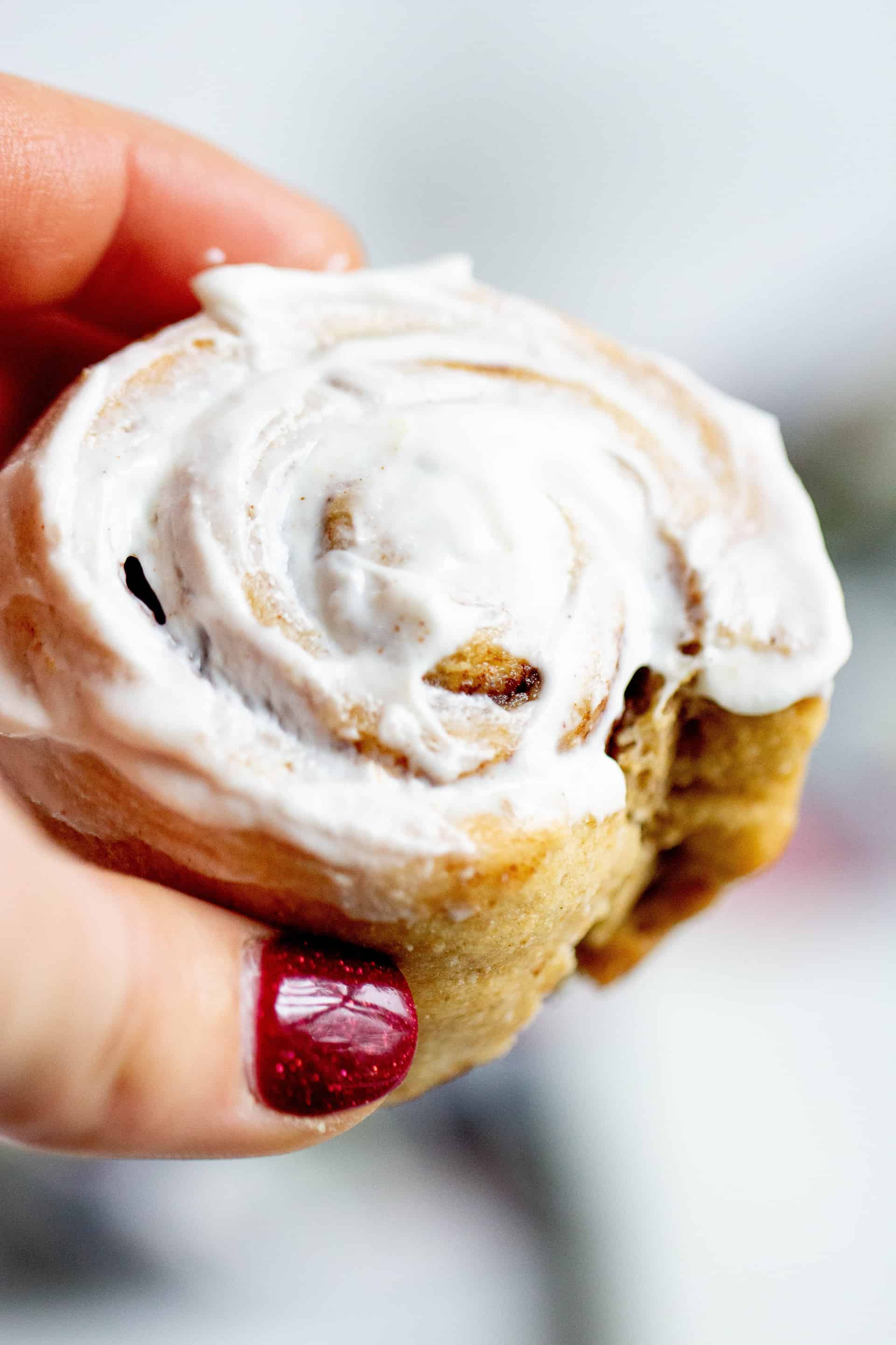 Healthier Cinnamon Rolls | mamaknowsnutrition.com