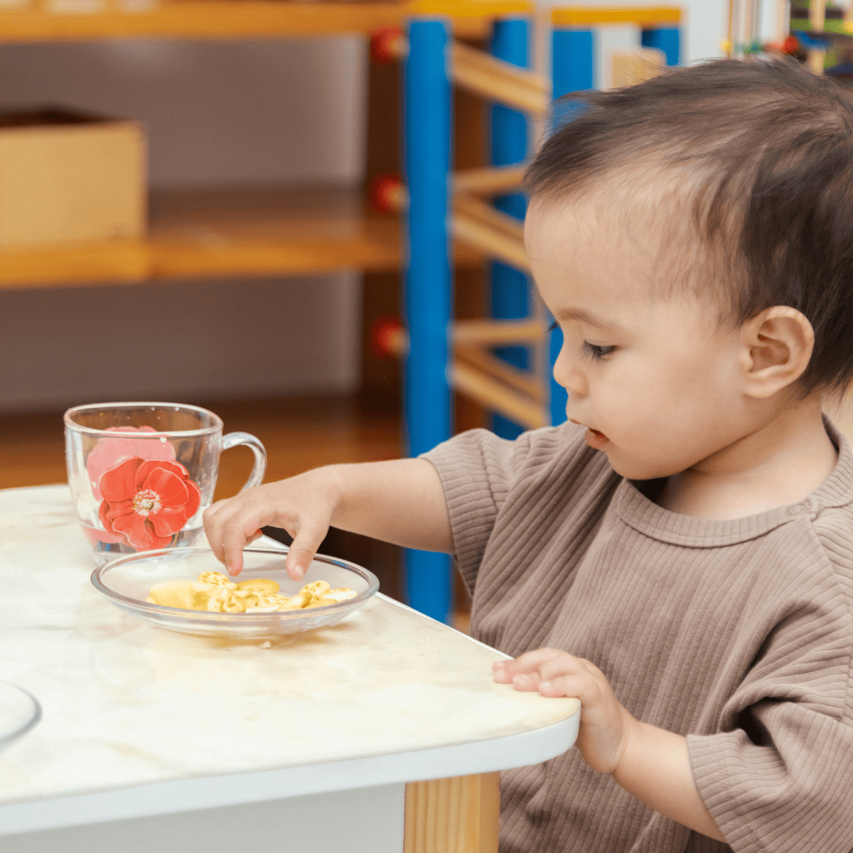 child eating at daycare